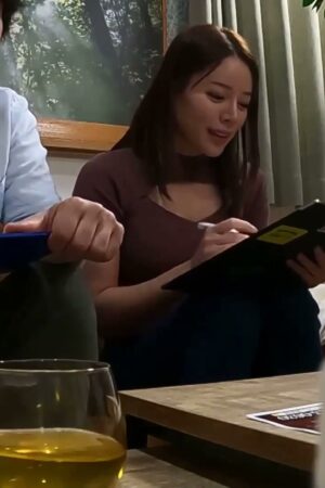 Yui Hatano bùng nổ cuồng nhiệt trong MEYD-990: Va chạm nảy lửa ngay cạnh bạn trai