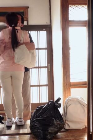 Va chạm kịch liệt: Hỗ trợ viên bùng nổ đam mê cùng chủ nhà